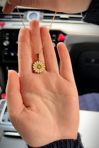 سلسال الأقحوان" الأنيق. قطعة فنية