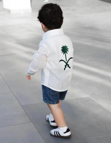 قميص بتطريز سيفين ونخلة كتان