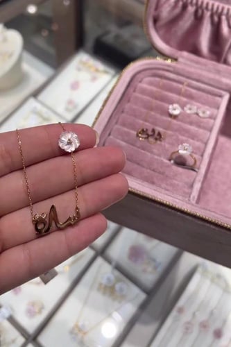 طقم مميز بروش + حلق حروف + سلسال