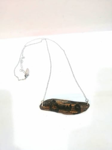 سلاسل وميداليه وتعليقه عود مروكي محسن طبيعي