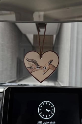 تعليقة اكريلك برسمة حسب الطلب