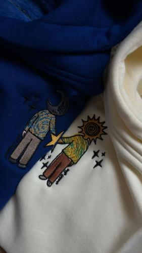 هودي الشمس والقمر ليحتضنك دائماً بدلاً عني