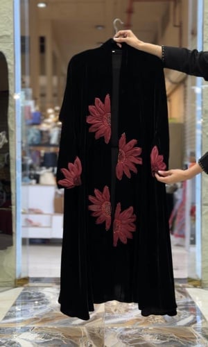عباية شتويه بتطريز الوردة