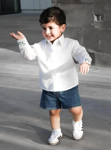 قميص بتطريز سيفين ونخلة كتان