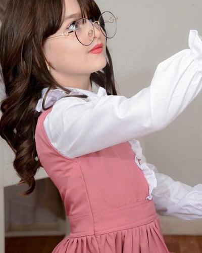 مريول مدرسي وردي