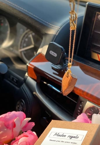 تعليقه عود للسيارة بالاسم