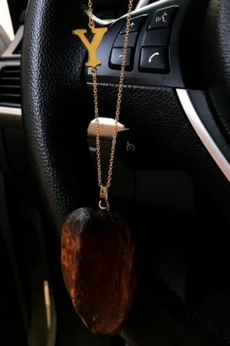 تعليقة كسرة عود للسيارة بالاسم