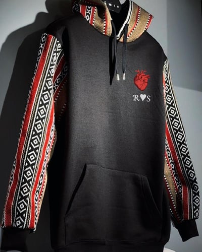 هودي مطرز بالسدو - وحرف من تحب