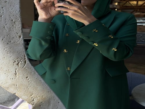 عباية الوطن مصممة من افخر انواع الكريب