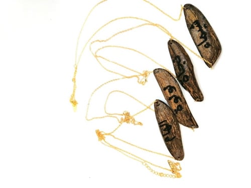 سلاسل وميداليه وتعليقه عود مروكي محسن طبيعي