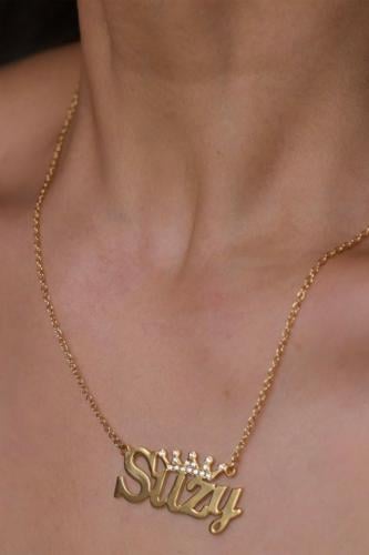 سلسال بتصميم التاج مع الاسم مرصع بالزركون