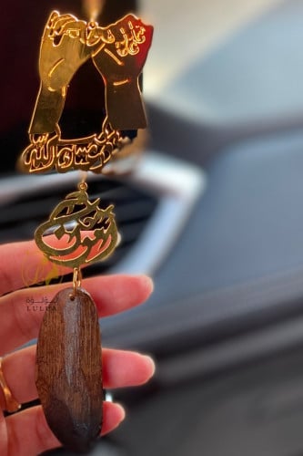 تعليقة ماسكين يد بعض وكسرة العود