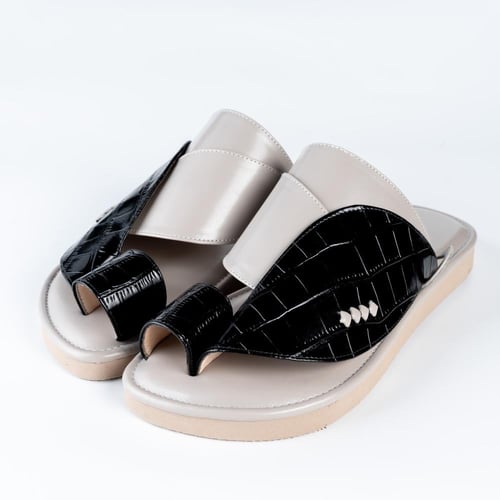 حذاء جلد الثعبان رصاصي