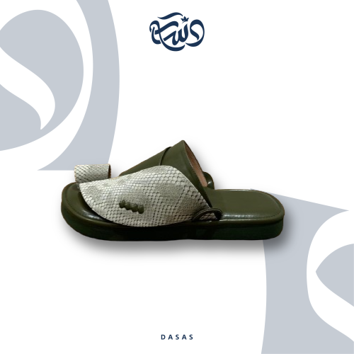 حذاء من جلد الثعبان زيتي