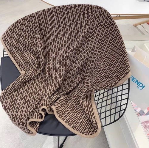 بطانية فندي مع التاق فقط طبق الاصل