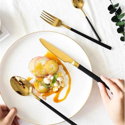 طقم أدوات تناول الطعام