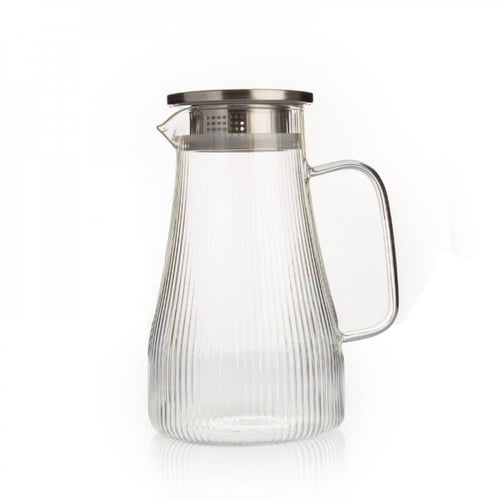 ابريق ماء مع أكواب