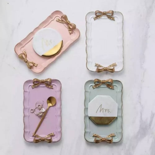 صينية خشبية صغيرة