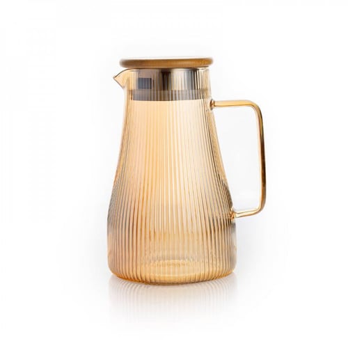 ابريق ماء مع أكواب