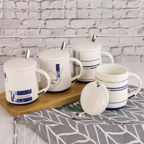 كوب مع غطاء