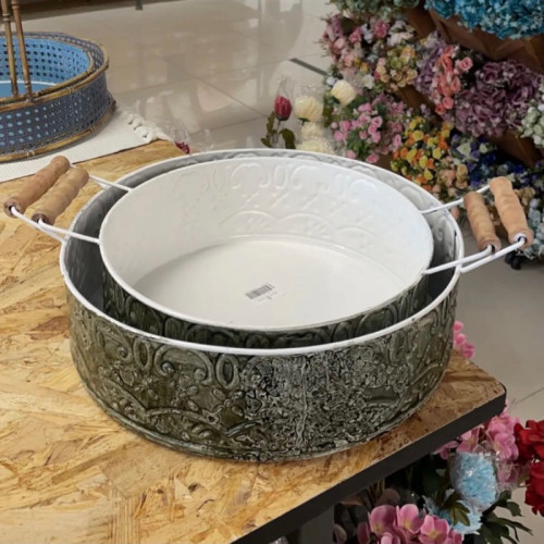 صحن تقديم حديد صغير