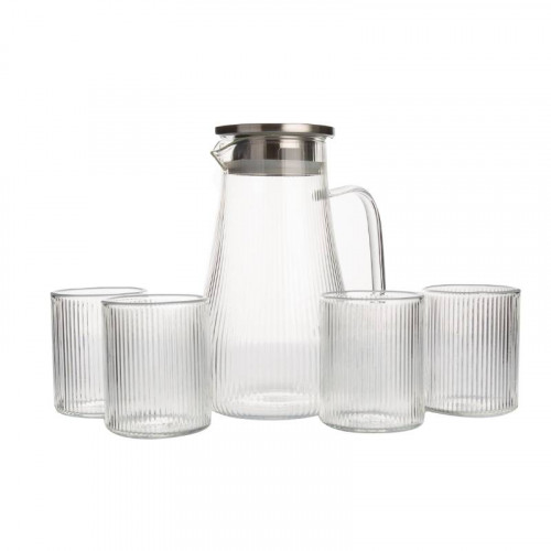 ابريق ماء مع أكواب