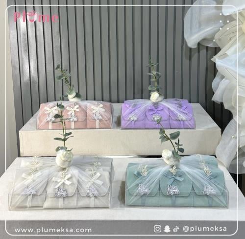 ١٢ شنطة بدكير داخلها ١٢ قطعه مع لوقو العيد
