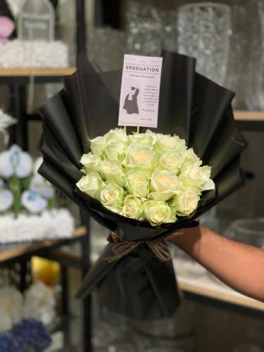 ضمة ورد الافوايت تغليف اسود RY036