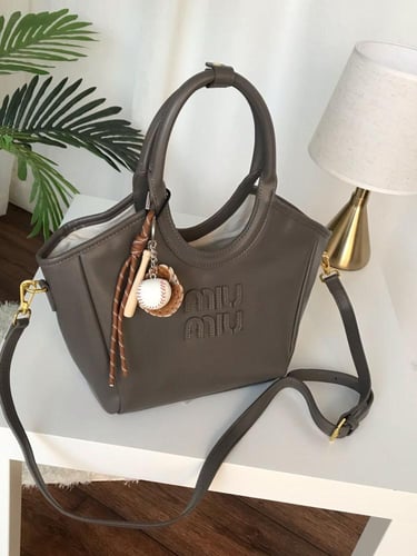 شنط ميو ميو