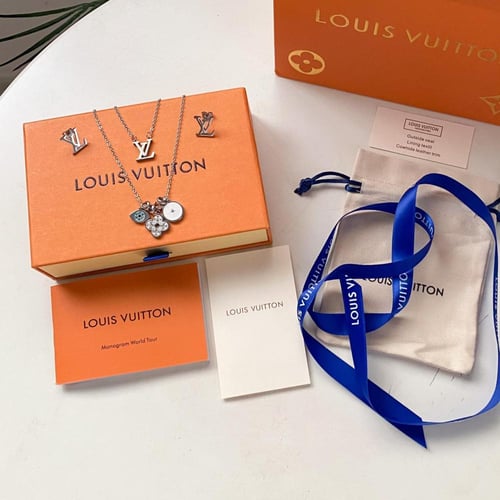 طقم لويس فيتون