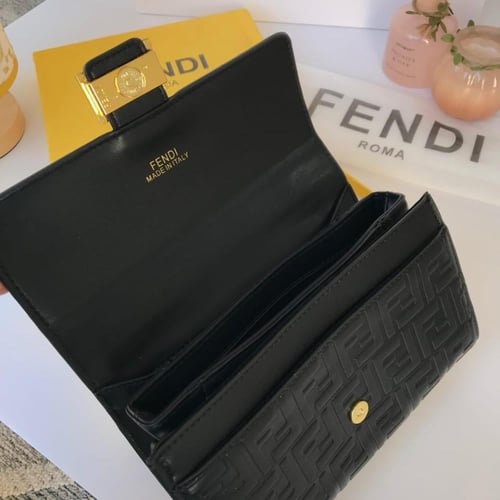 شنط ماركة فندي