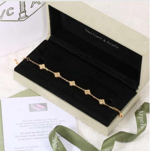 اسوارة ماركة فان كليف