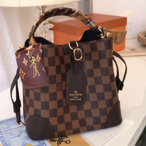 شنط لويس فيتون