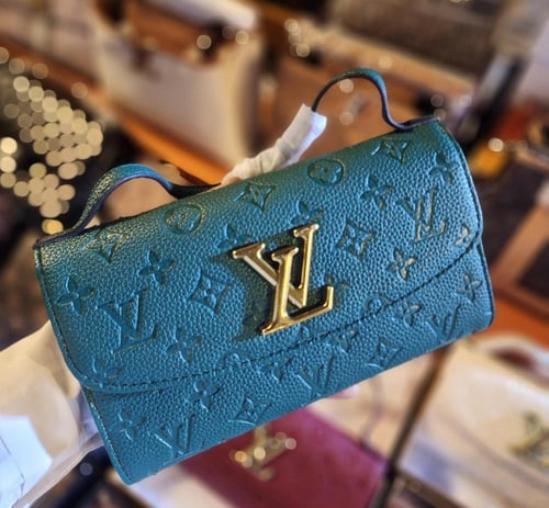 شنط لويس فيتون