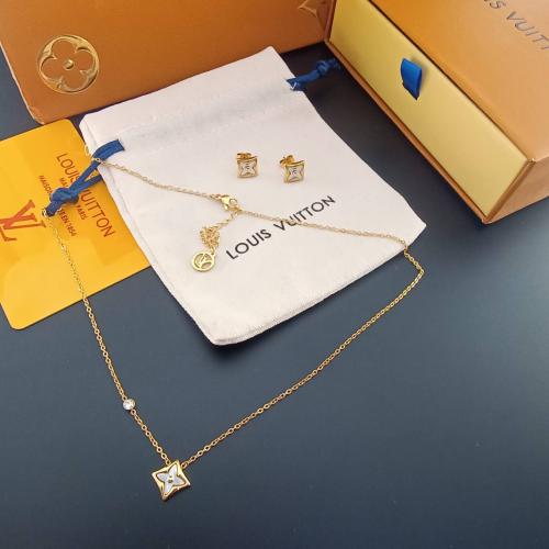 سلسال لويس فيتون ذهبي