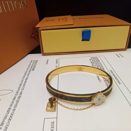 أسواره نسائيه أنيقة بأعلى جود لماركة لويس فيتون