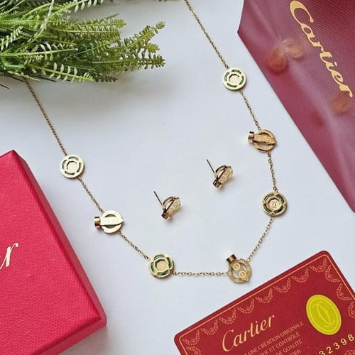 سلسال كارتير مع الحلق