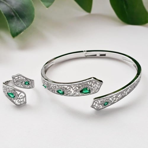 اسوارة و خاتم