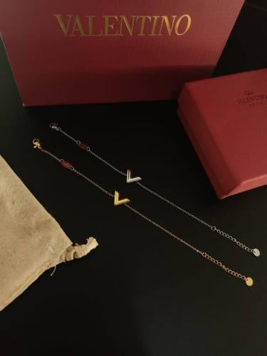 اسوارة ماركة لويس فيتون