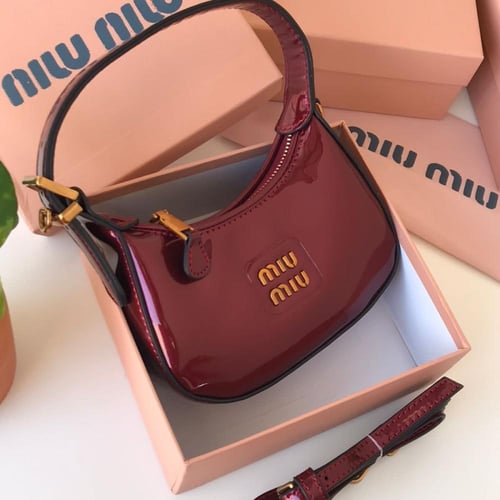 شنط ميو ميو