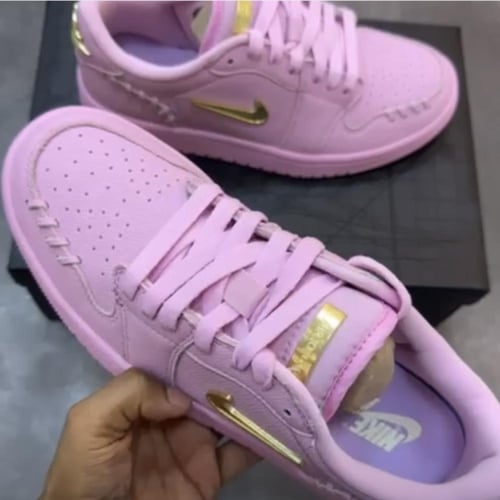 Air Jordan 1 Low "Method of Make Perfect Pink" sne...