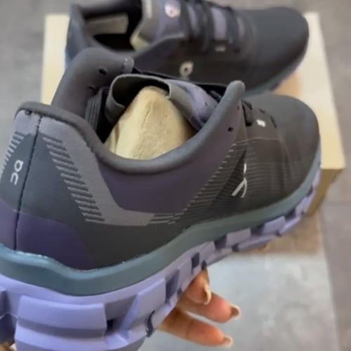 On Running Cloudstratus low-top sneakers