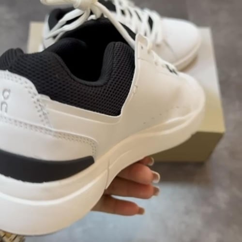 On Running The Roger Advantage "White/Midnight" sn...