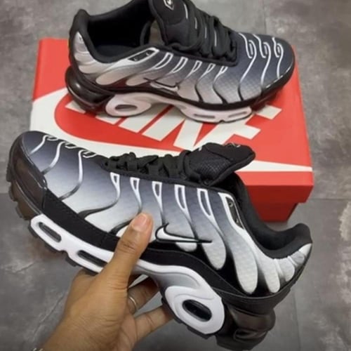 Nike Air Max Plus "Black/Silver" sneakers