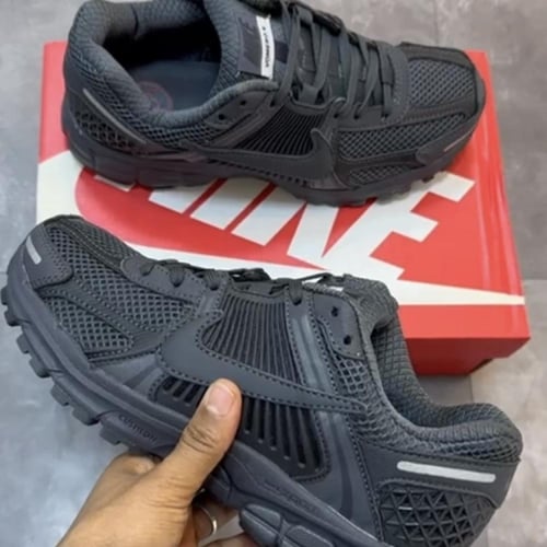 Nike Zoom Vomero 5 "Triple Black" sneakers