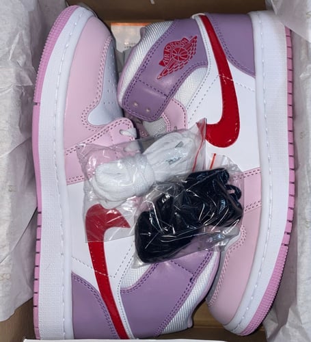 Air Jordan 1 mid “Valentine's Day”