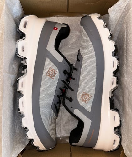 Loewe X On cloudventure running “ Grey “