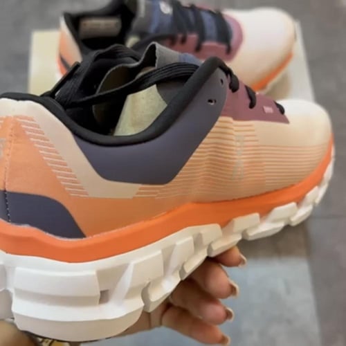 On Running Cloudstratus low-top sneakers