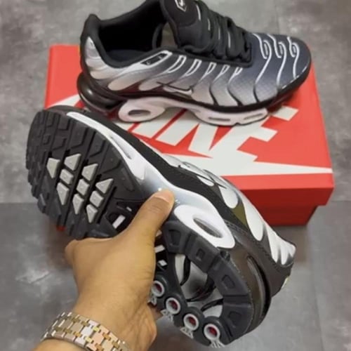 Nike Air Max Plus "Black/Silver" sneakers
