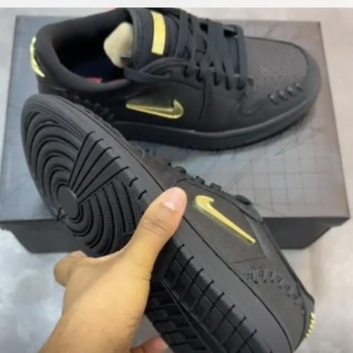 Air Jordan 1 Low Method of Make Black Metallic Gol...